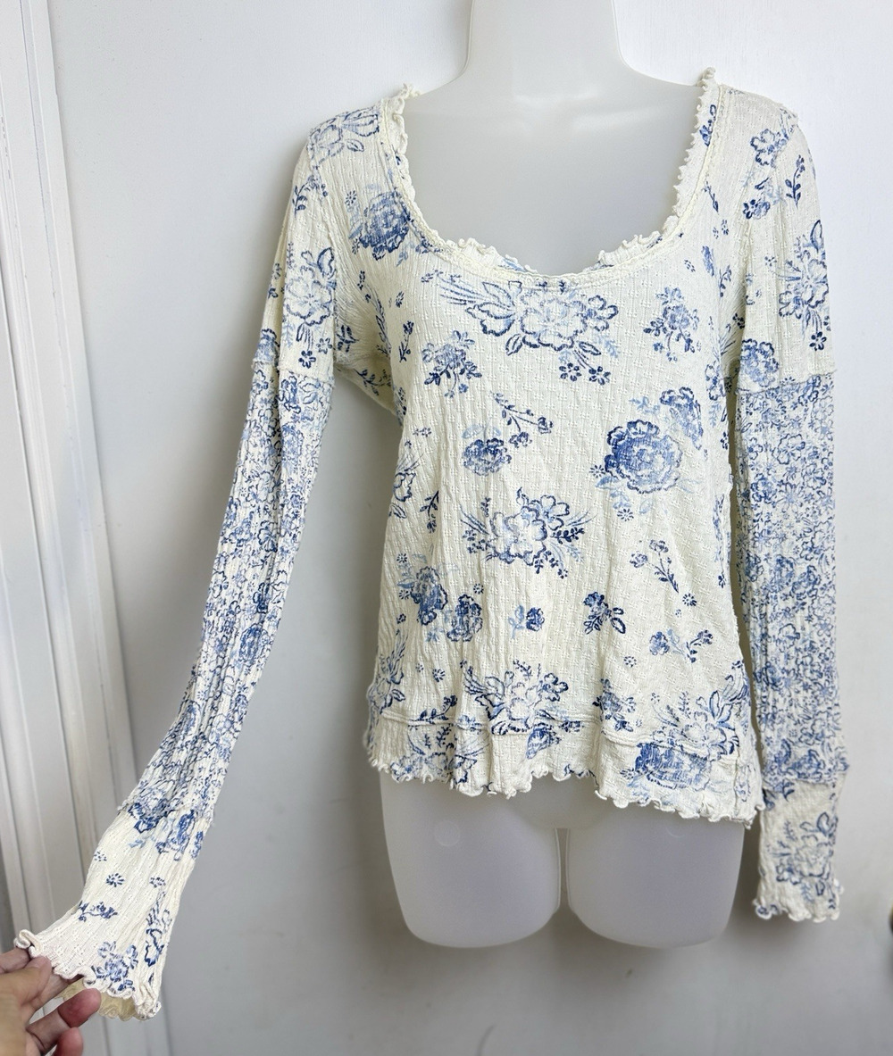 We The Free Clover Printed Thermal Blue Floral Lettuce Hem Womens S Granola girl